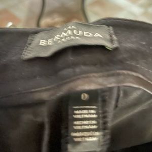 White House black market Bermudan short size 0. Worn once to an outdoor wedding